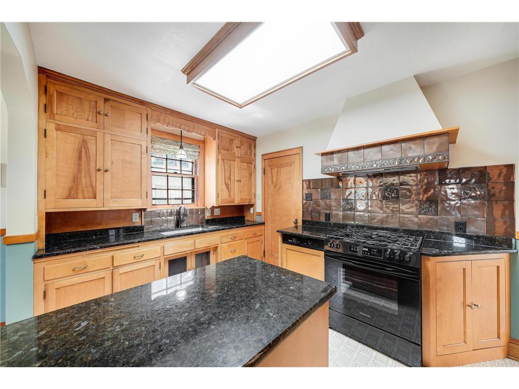 1525 Asbury Street Saint Paul MN 55108 7082566 image11