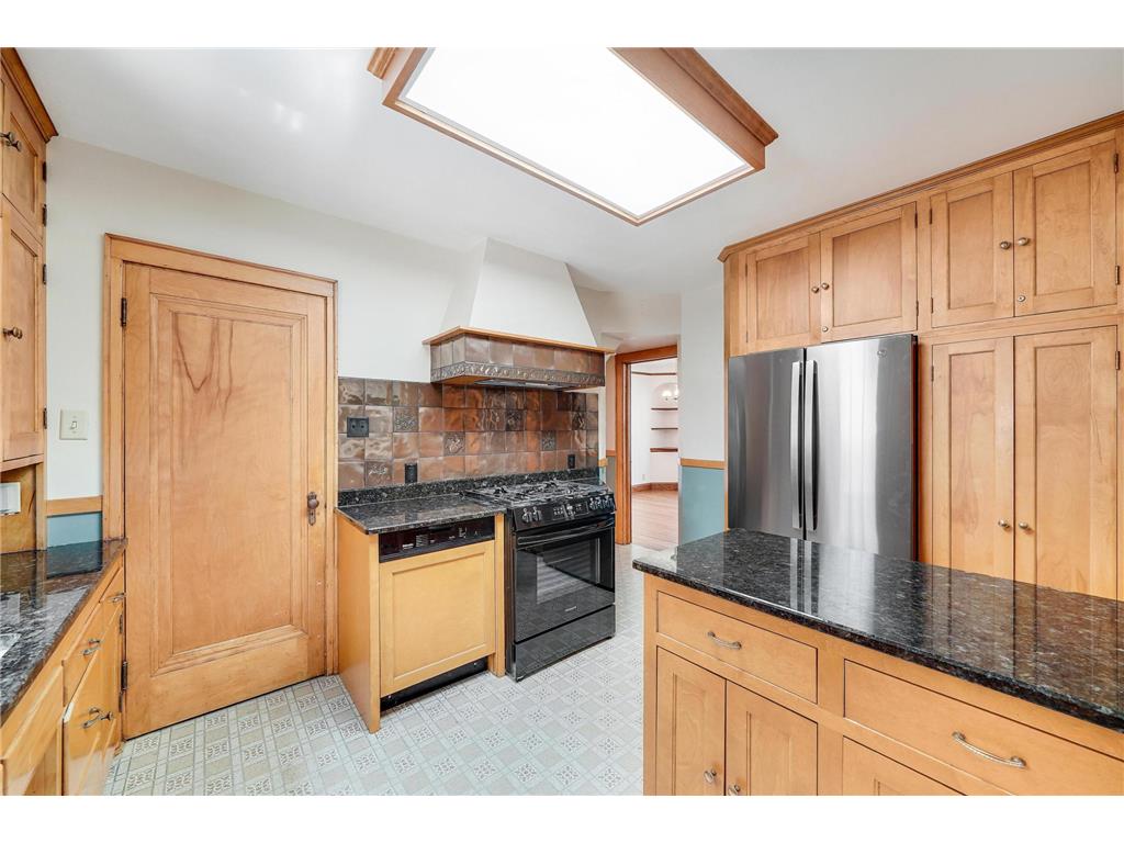 1525 Asbury Street Saint Paul MN 55108 7082566 image12