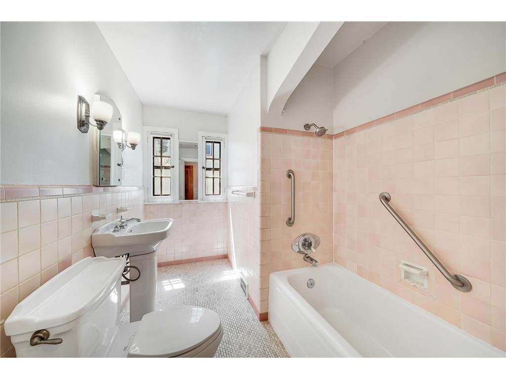 1525 Asbury Street Saint Paul MN 55108 7082566 image16
