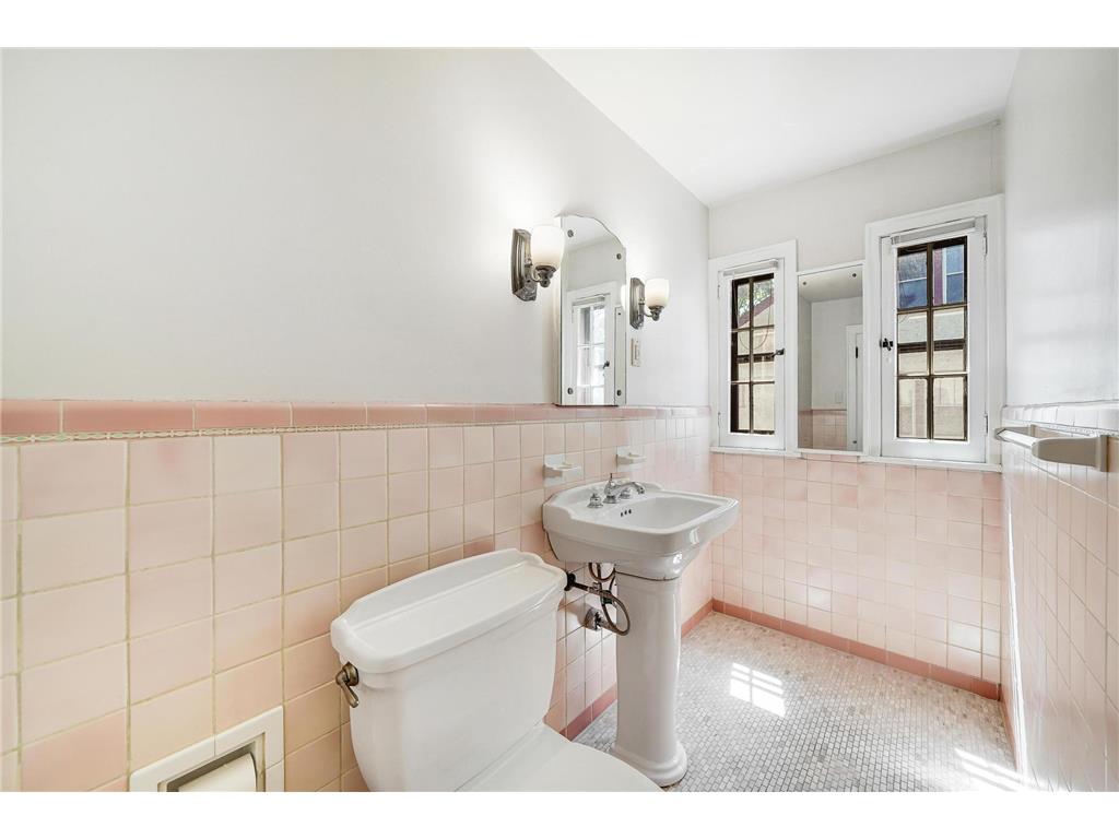 1525 Asbury Street Saint Paul MN 55108 7082566 image17