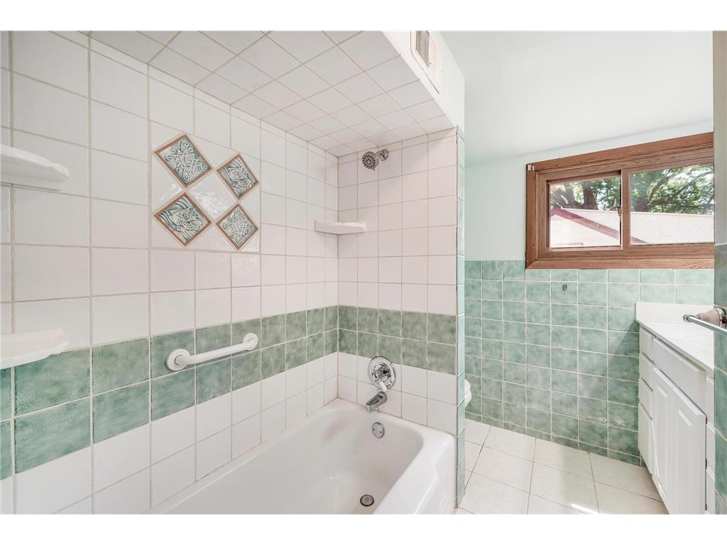1525 Asbury Street Saint Paul MN 55108 7082566 image22