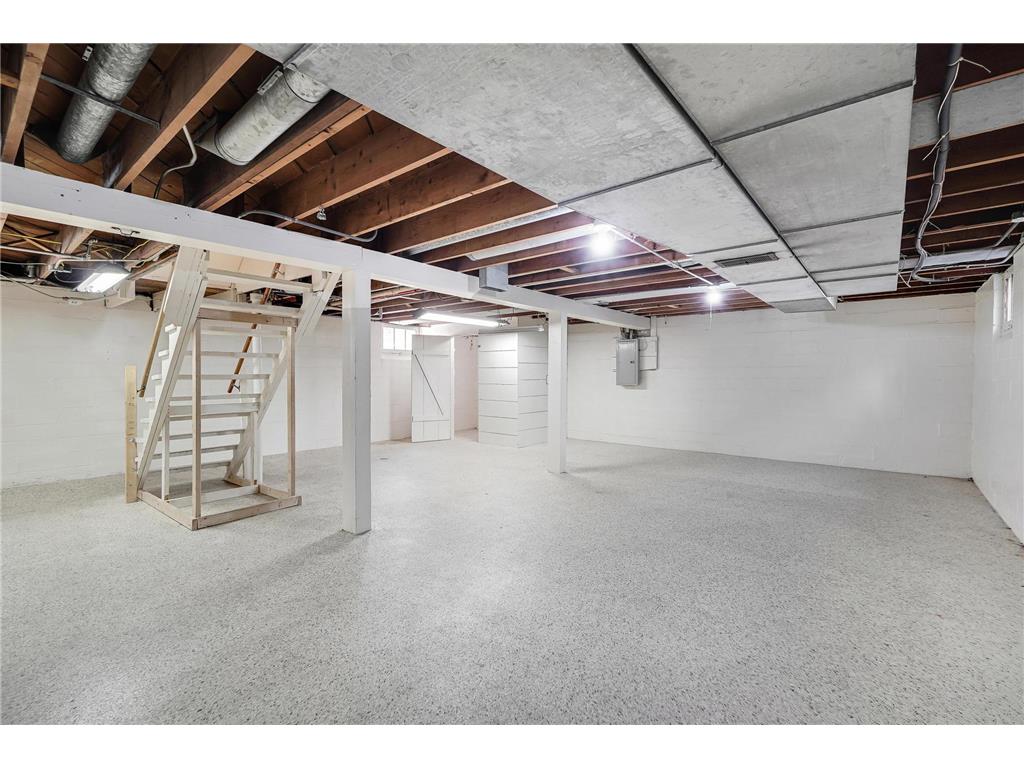 1525 Asbury Street Saint Paul MN 55108 7082566 image34