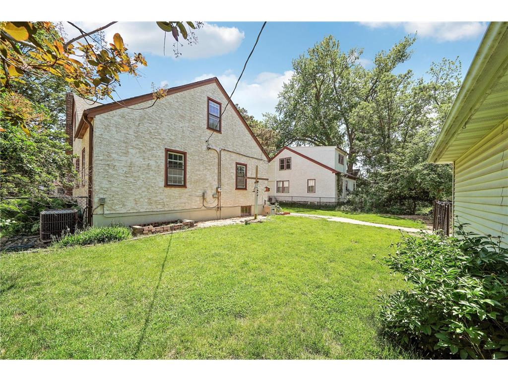 1525 Asbury Street Saint Paul MN 55108 7082566 image37