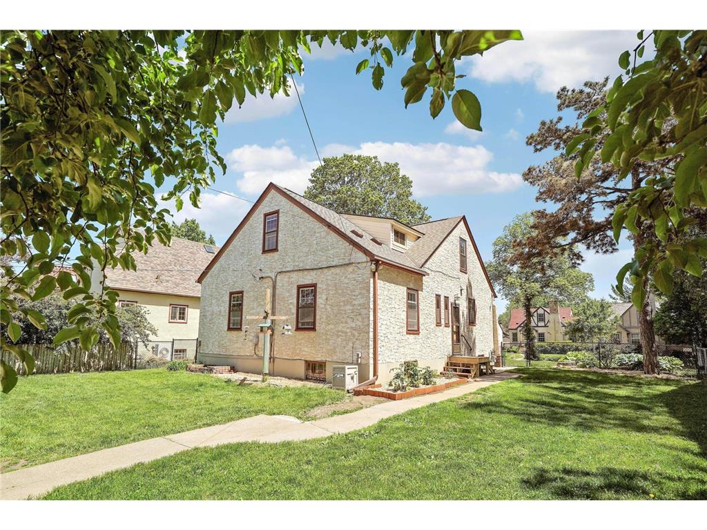 1525 Asbury Street Saint Paul MN 55108 7082566 image38