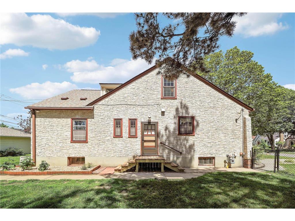 1525 Asbury Street Saint Paul MN 55108 7082566 image39