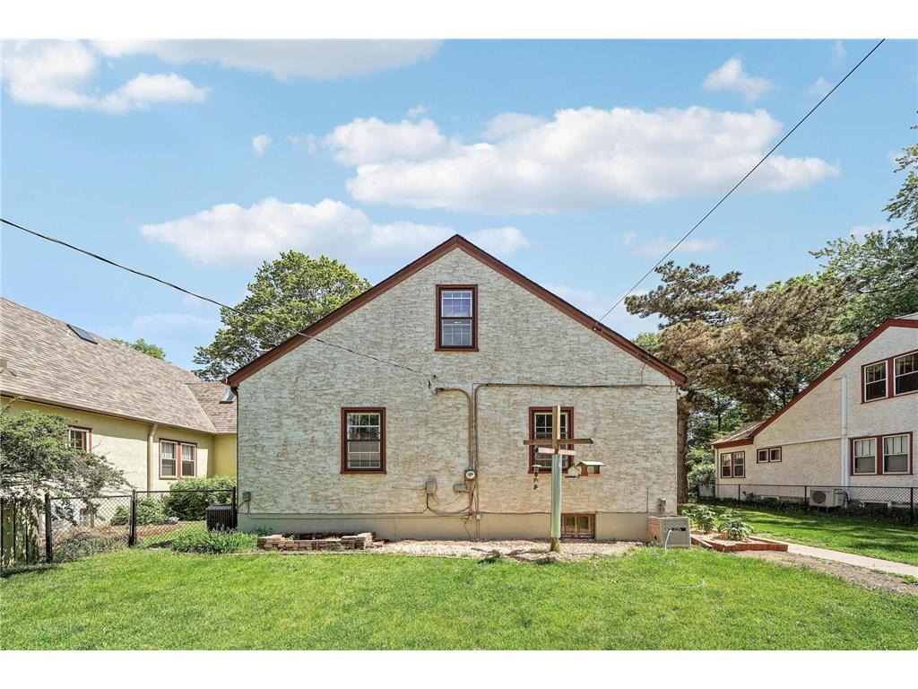 1525 Asbury Street Saint Paul MN 55108 7082566 image40