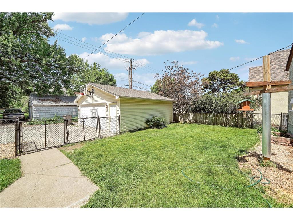 1525 Asbury Street Saint Paul MN 55108 7082566 image41