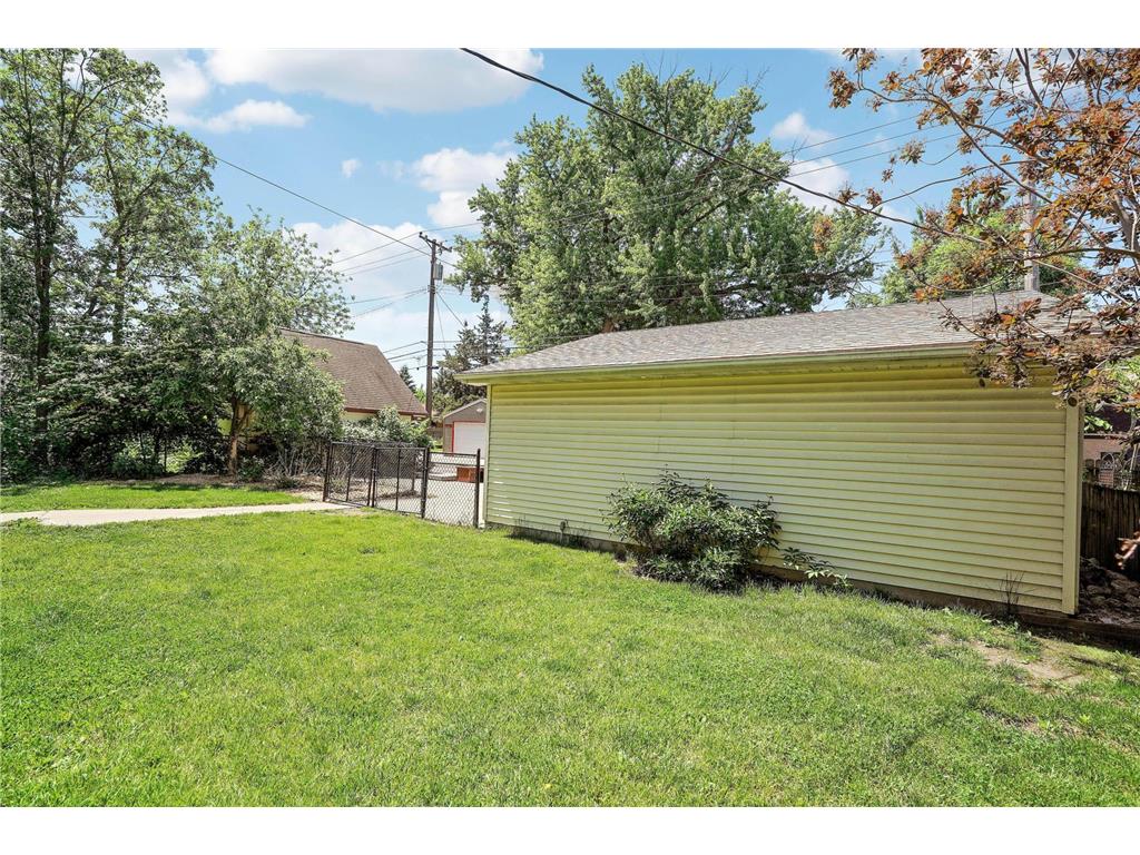1525 Asbury Street Saint Paul MN 55108 7082566 image42