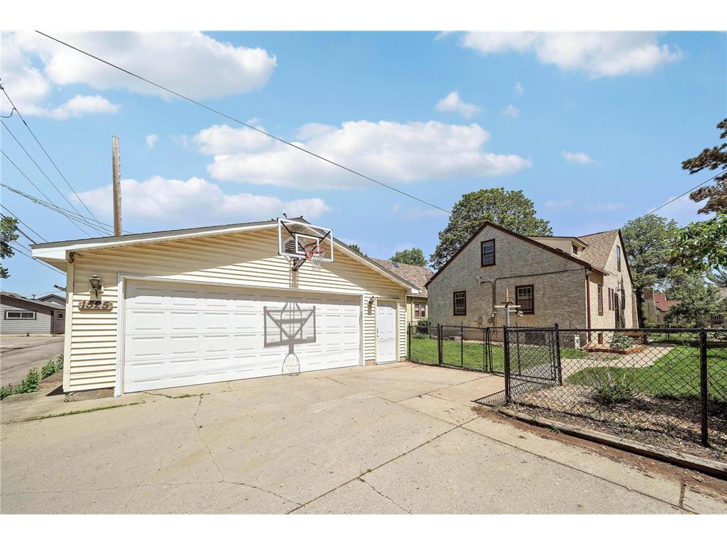 1525 Asbury Street Saint Paul MN 55108 7082566 image43