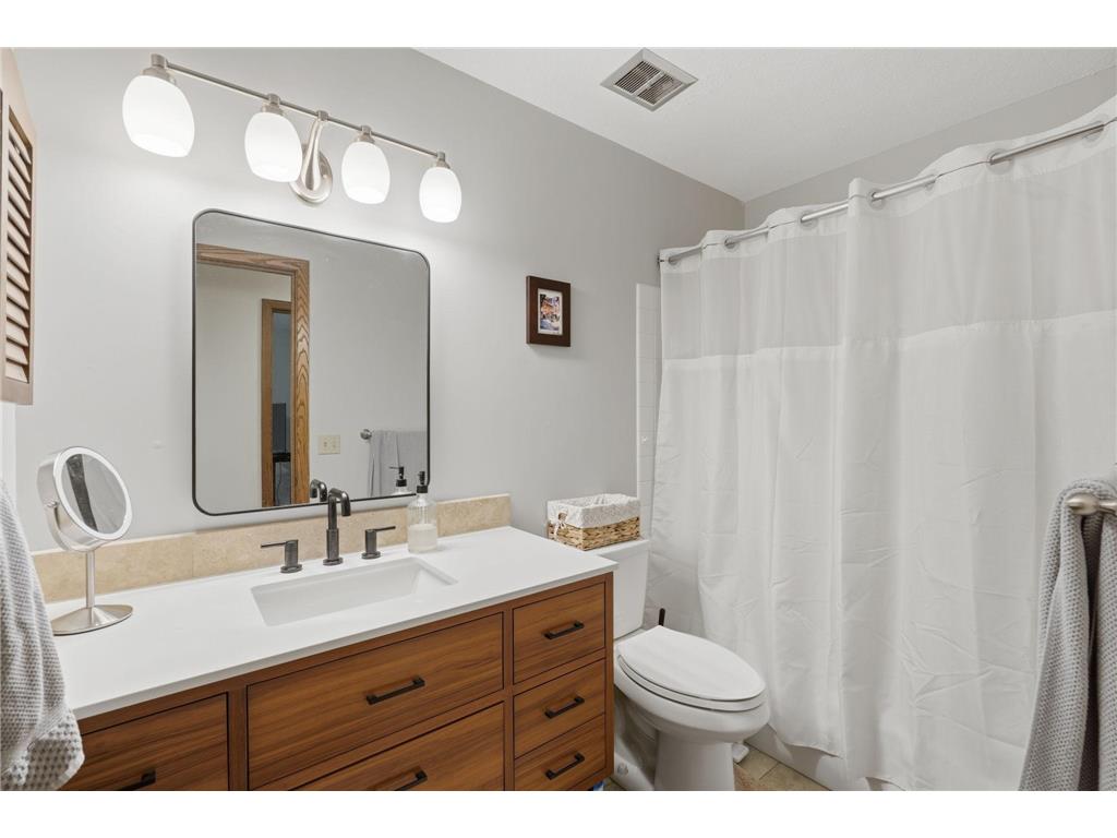 1527 E Windemere Circle NE Fridley MN 55421 7104755 image22