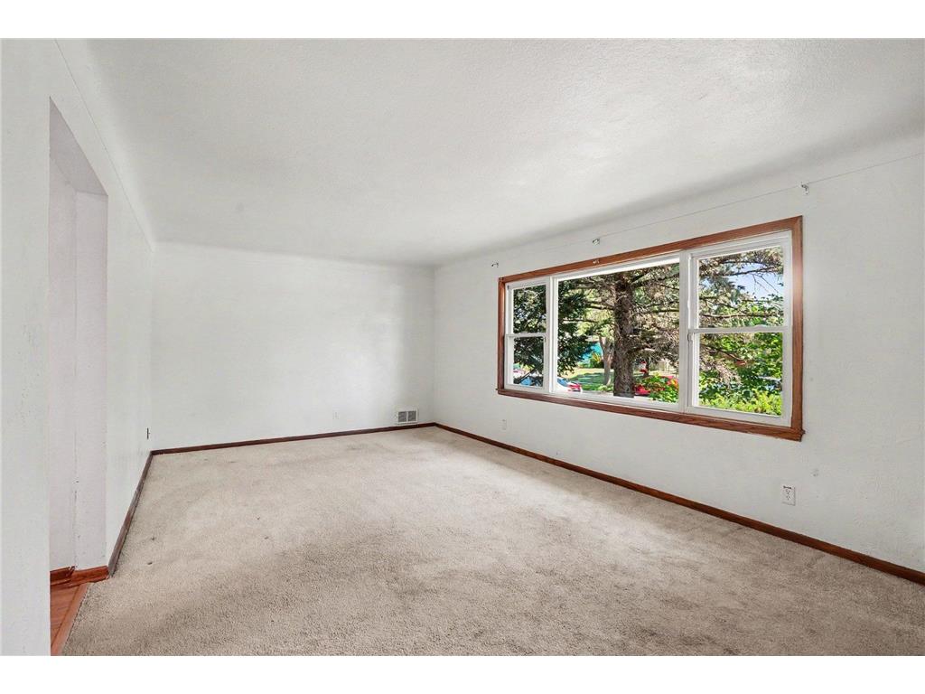 1527 Winchell Street Saint Paul MN 55106 7110100 image3
