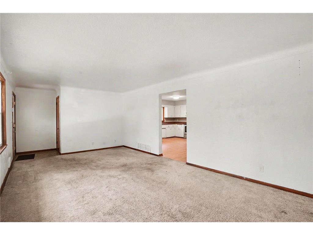 1527 Winchell Street Saint Paul MN 55106 7110100 image4