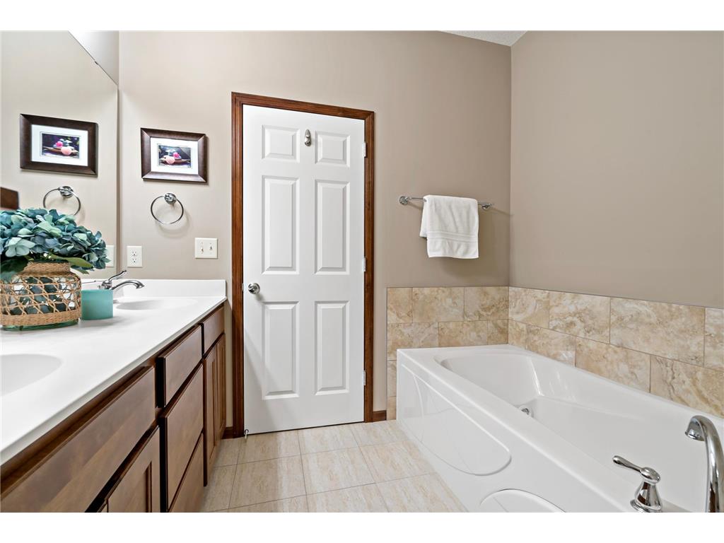 15305 Stonewood Court Burnsville MN 55306 7091086 image20