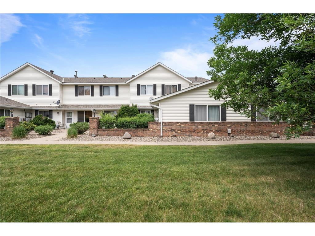 1532 Helmo Avenue N, Oakdale, MN 55128 MLS 6375234 Edina Realty