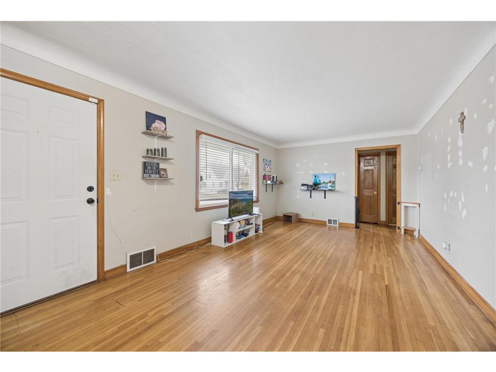 1532 Westminster Street Saint Paul MN 55130 7042467 image2
