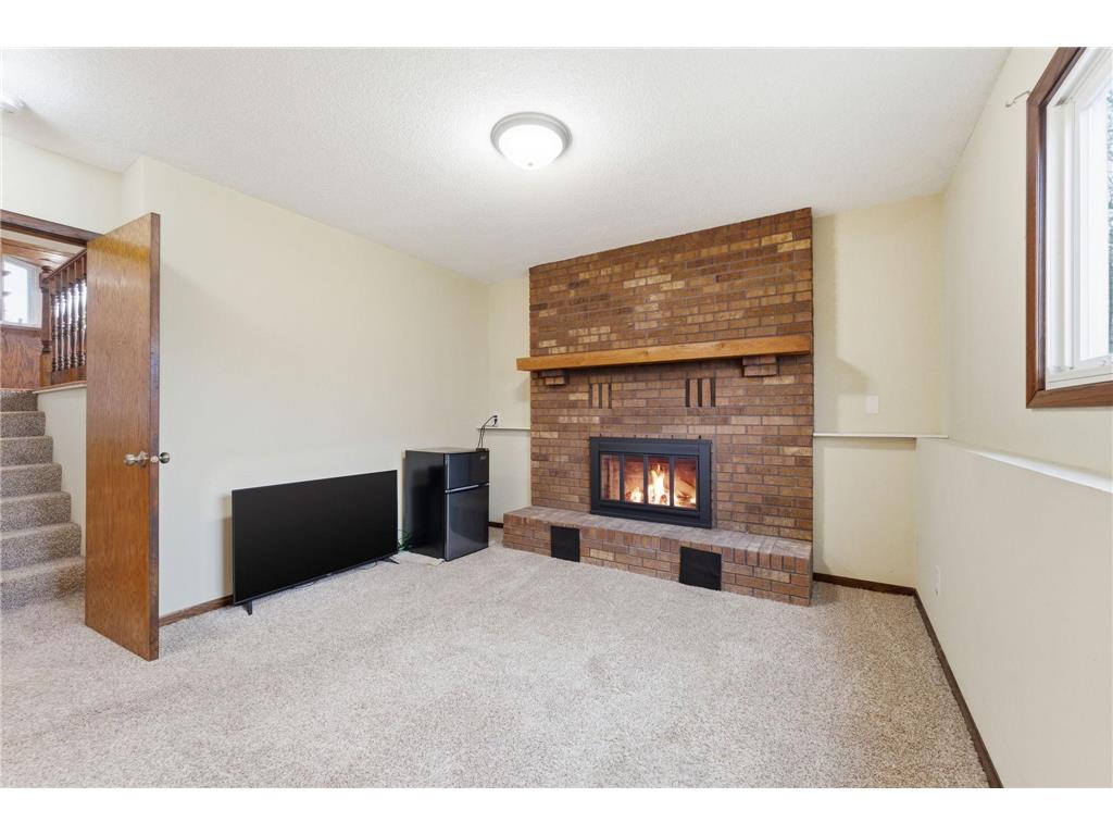 1533 79th Avenue N Brooklyn Park MN 55444 7049383 image25
