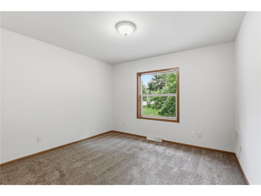 1534 Larpenteur Avenue E Saint Paul MN 55109 7091638 image24