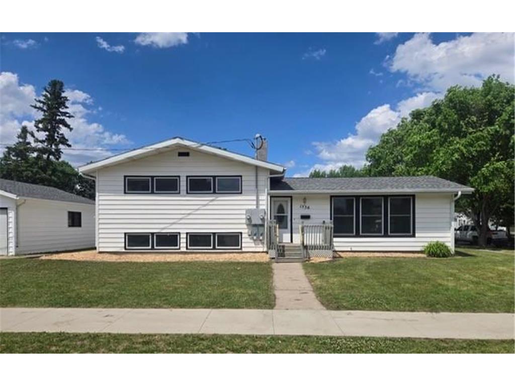 1536 10th Avenue N Moorhead MN 56560 7089880 image1
