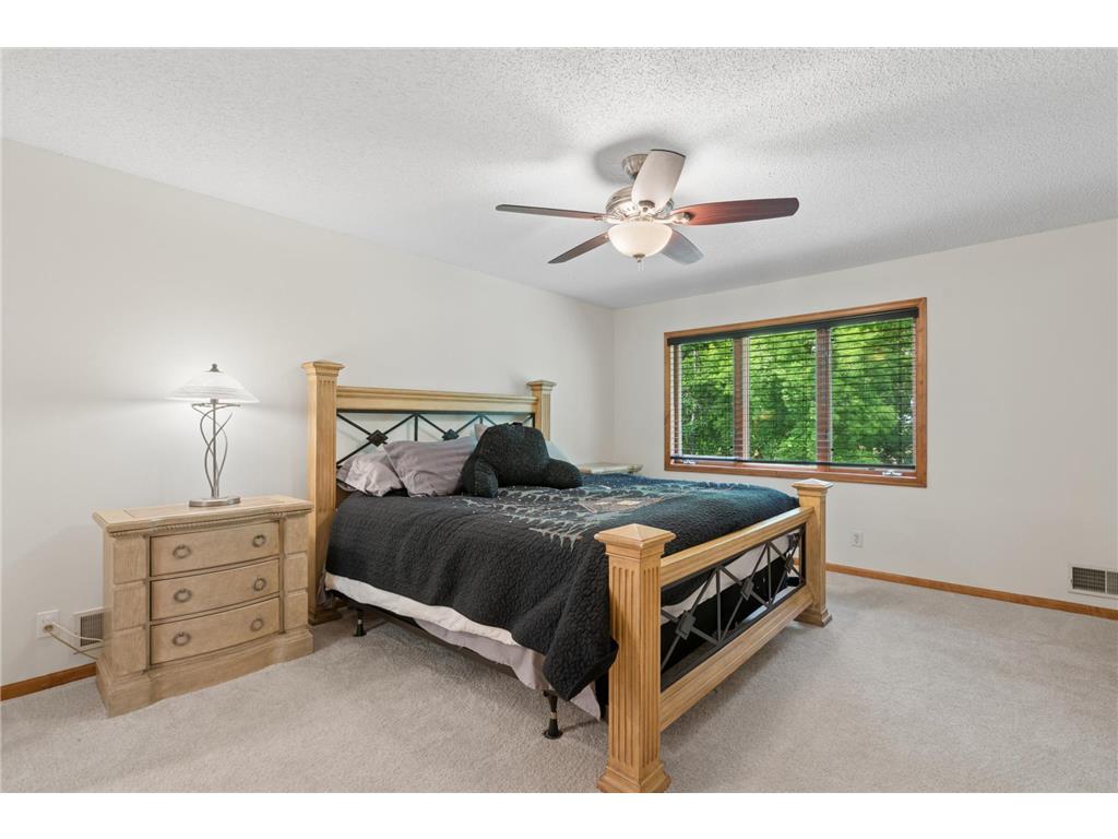 1540 Viewcrest Lane Burnsville MN 55337 7019205 image16