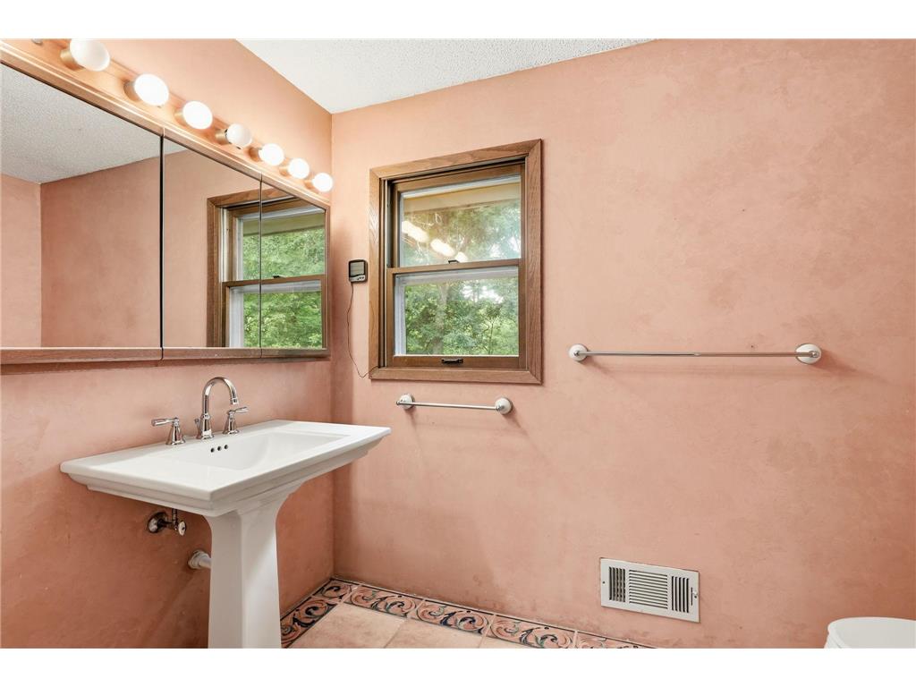 15432 Highwood Drive Minnetonka MN 55345 7027429 image31