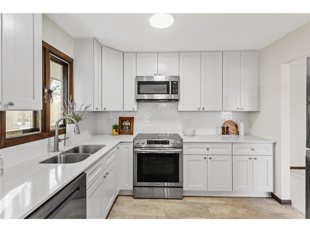 1547 20th Avenue NW New Brighton MN 55112 7026790 image1