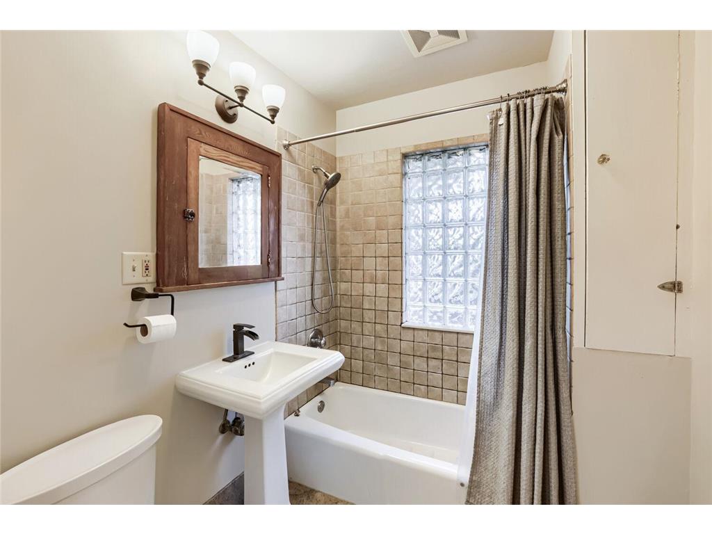 1549 Edmund Avenue Saint Paul MN 55104 7105843 image24