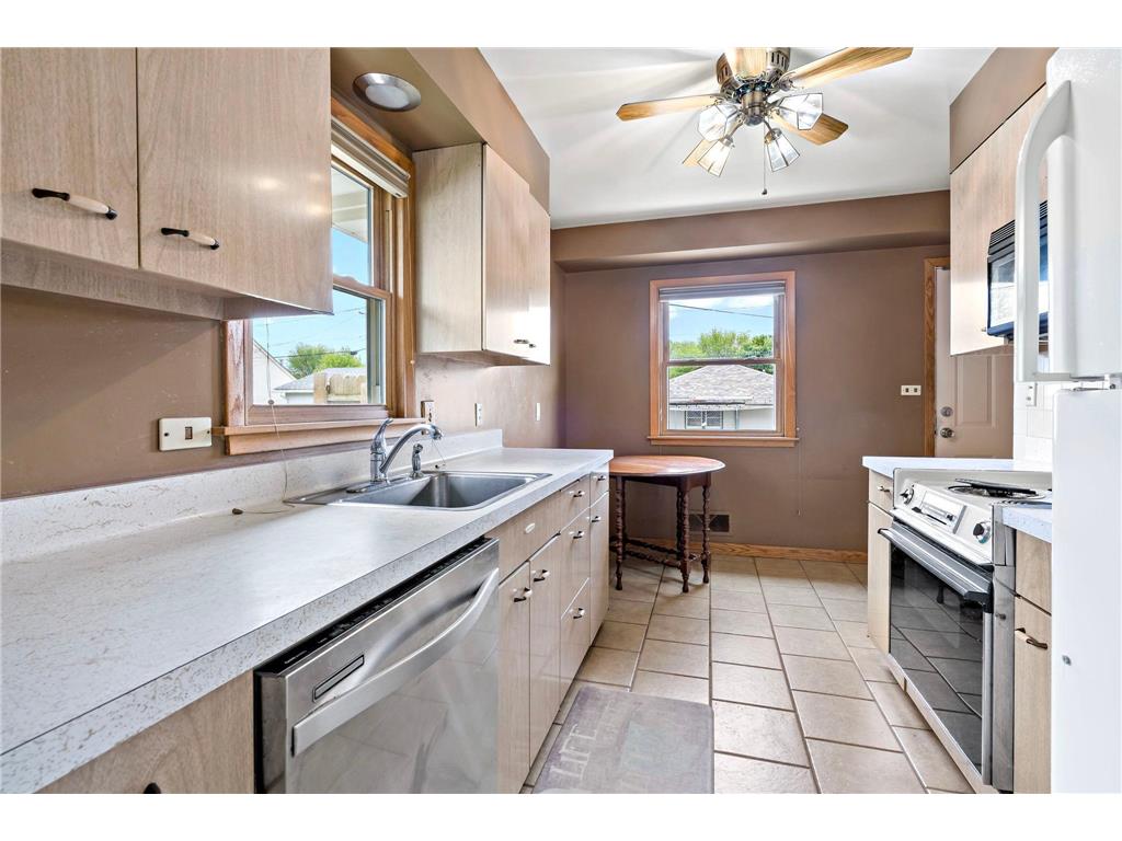 1552 Hoyt Avenue E Saint Paul MN 55106 7075411 image8