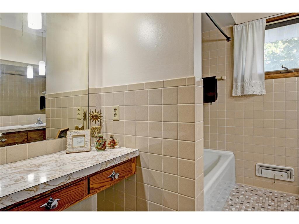 1552 Sumter Avenue N Golden Valley MN 55427 6820147 image17