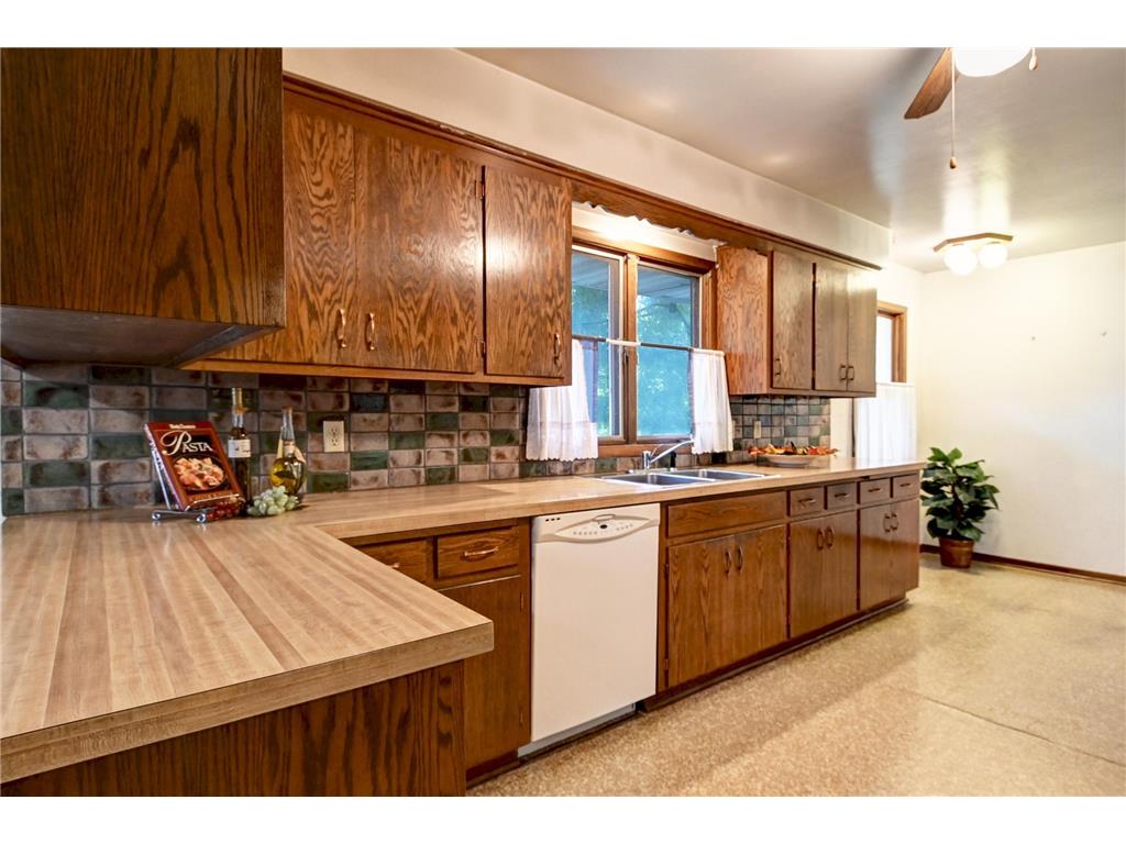 1552 Sumter Avenue N Golden Valley MN 55427 6820147 image8