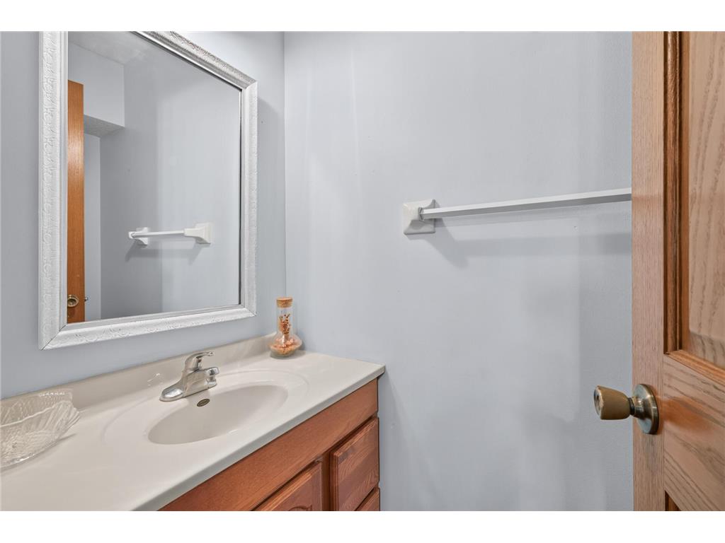 1554 Helmo Avenue N Oakdale MN 55128 7099950 image16