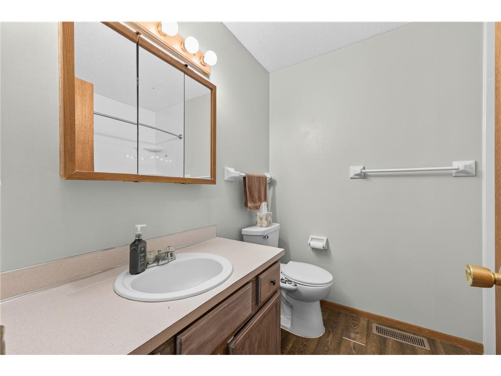 1554 Helmo Avenue N Oakdale MN 55128 7099950 image18