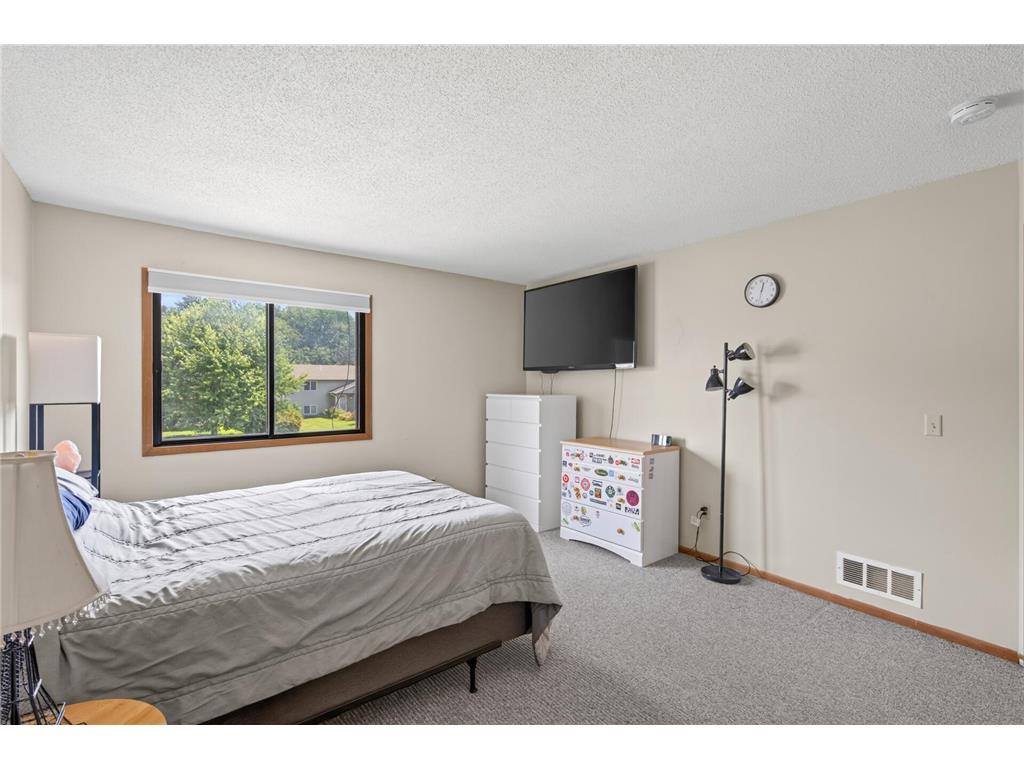 1554 Helmo Avenue N Oakdale MN 55128 7099950 image24