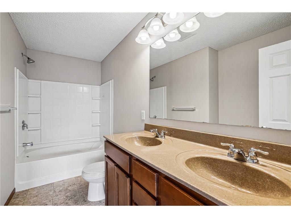 15559 Eagles Nest Way #703 Apple Valley MN 55124 7062641 image20
