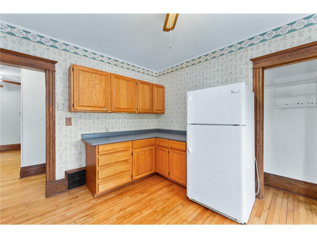 1558 E Madison Street Eau Claire WI 54703 7067920 image17