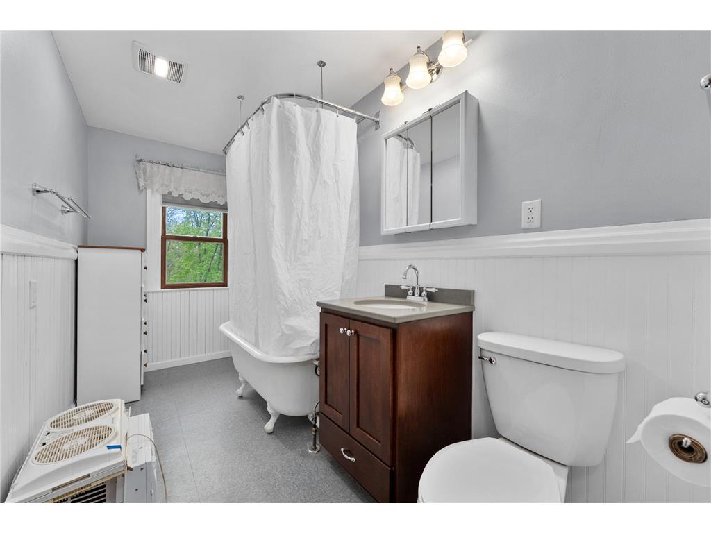1558 E Madison Street Eau Claire WI 54703 7067920 image30
