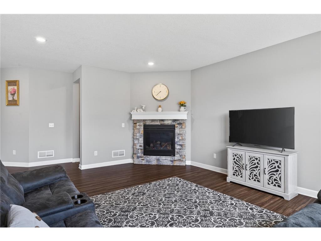 1559 Edgebrook Lane Carver MN 55315 7075356 image10