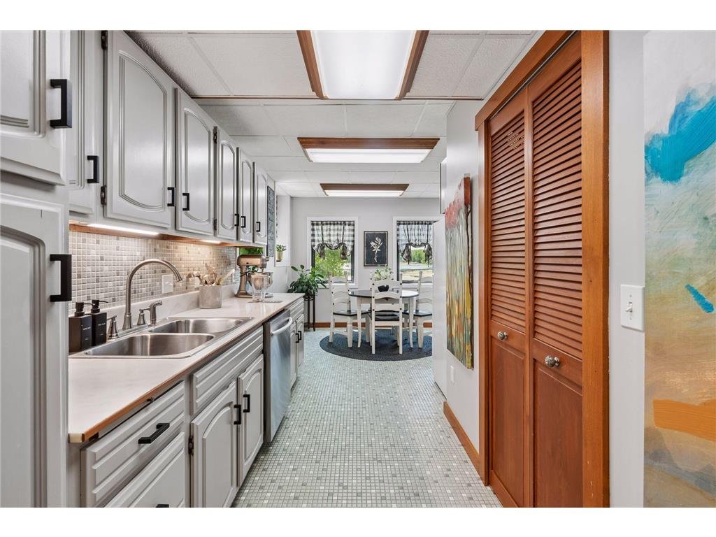 15600 Logarto Lane Burnsville MN 55306 - Crystal 7037012 image100