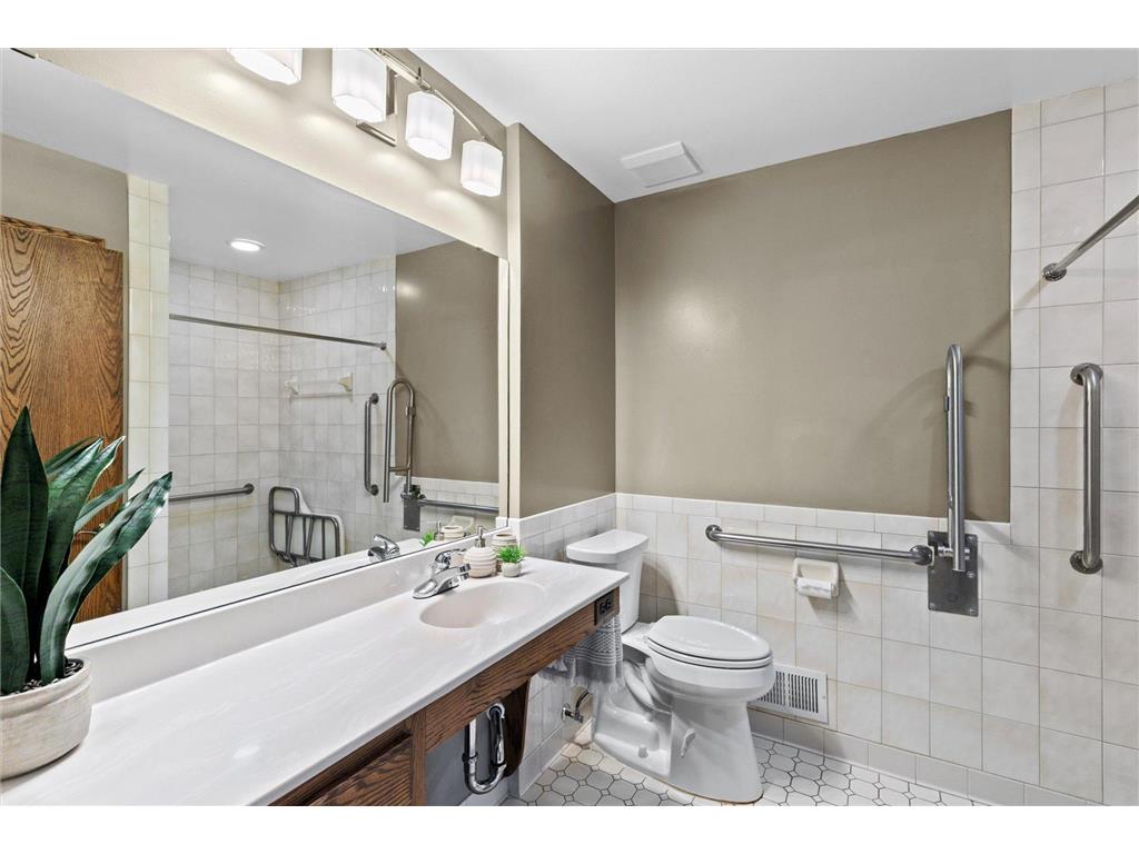 1561 Chamber Street Saint Paul MN 55106 7103966 image17