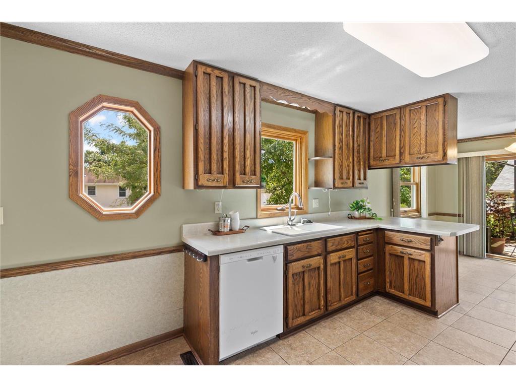 1561 Chamber Street Saint Paul MN 55106 7103966 image5
