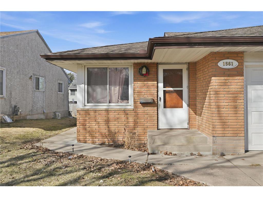 1561 Clarence Street Saint Paul MN 55106 7046561 image1