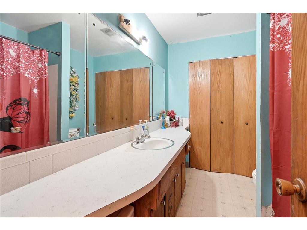 1561 Clarence Street Saint Paul MN 55106 7046561 image15