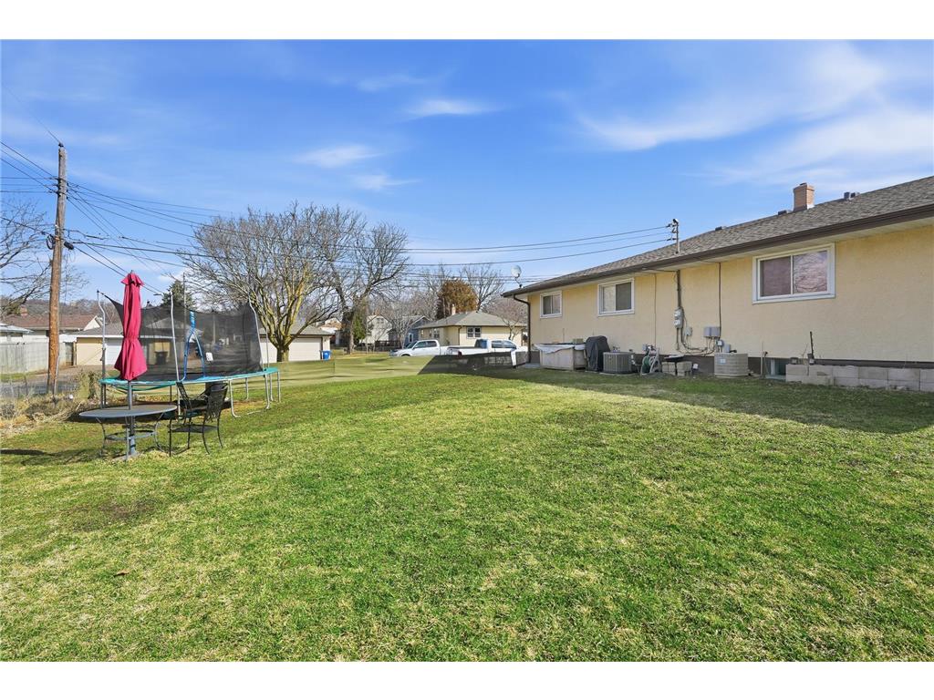 1561 Clarence Street Saint Paul MN 55106 7046561 image25