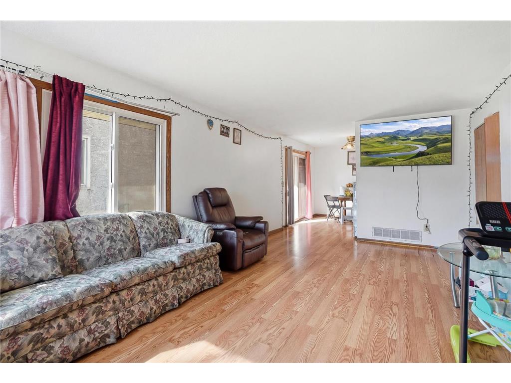 1561 Clarence Street Saint Paul MN 55106 7046561 image3