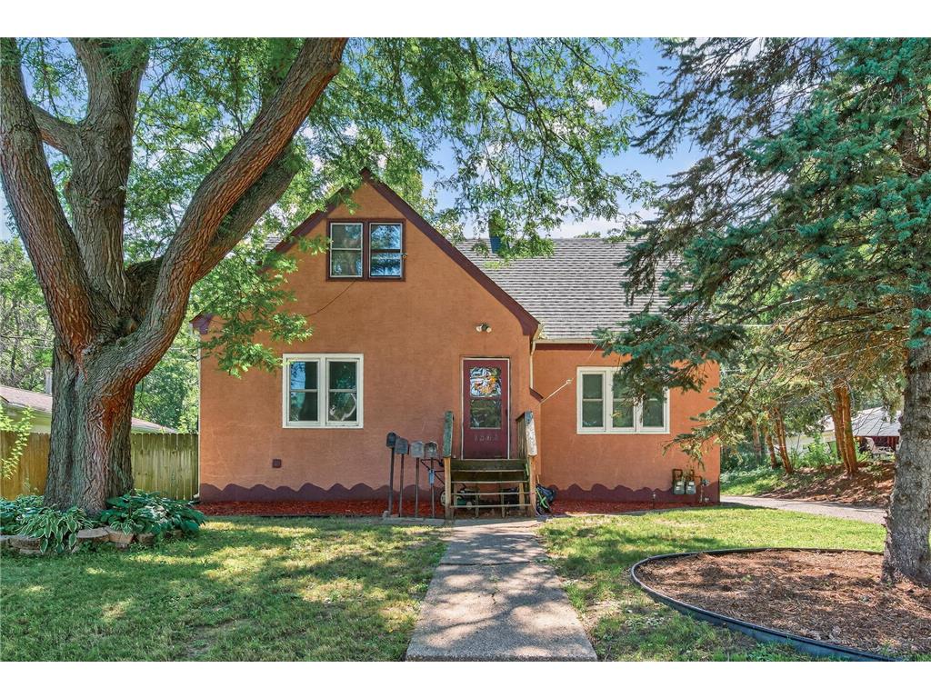 1562 Ivy Avenue E Saint Paul MN 55106 7069944 image1