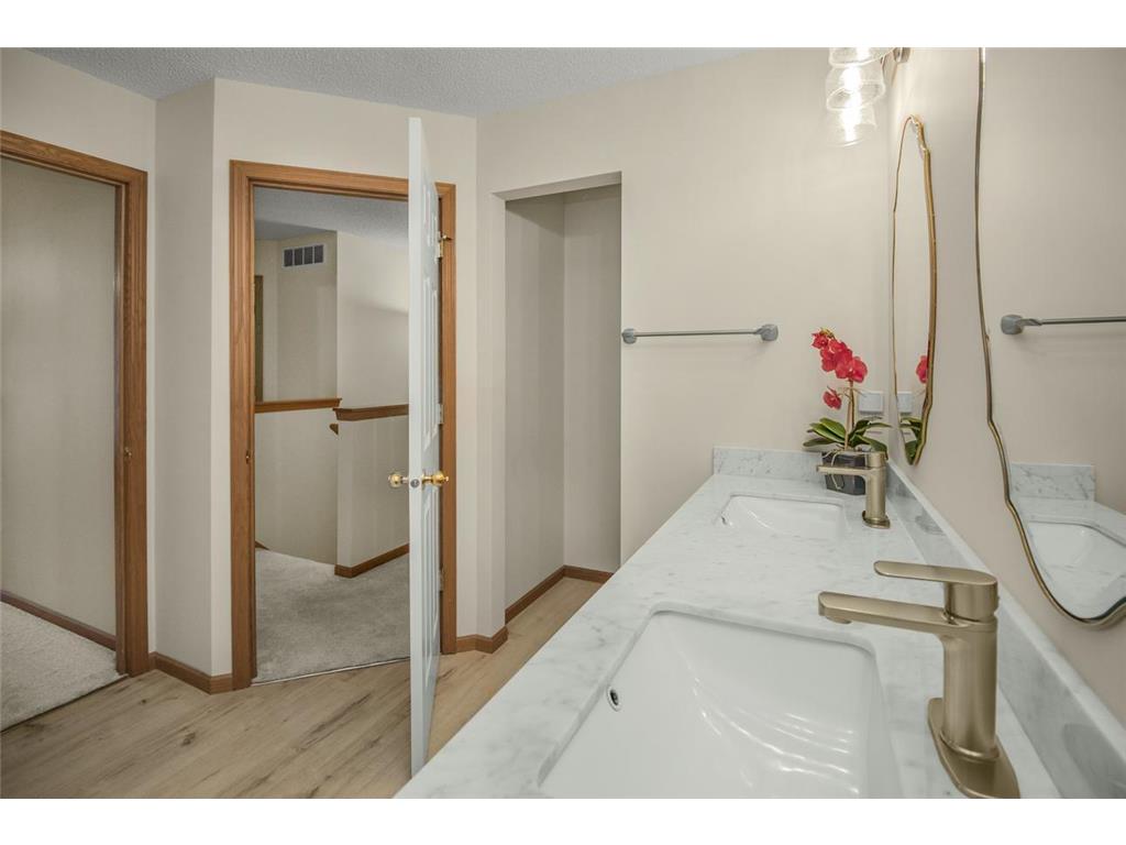 1562 Liberty Circle Shakopee MN 55379 6819334 image20