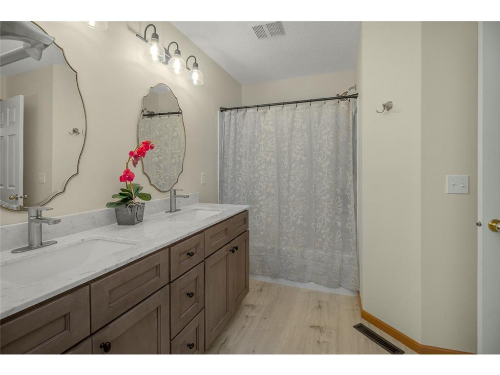 1562 Liberty Circle Shakopee MN 55379 6819334 image21