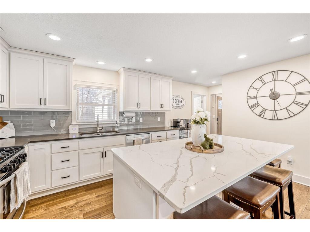 1566 Highway 96 E White Bear Lake MN 55110 7043417 image1