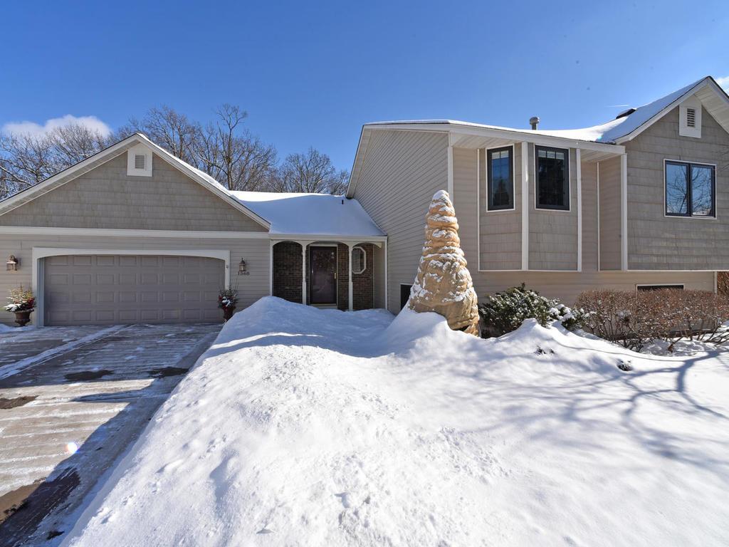 1568 Lakewood Drive N, Maplewood, MN 55119 MLS 4910395 Edina Realty