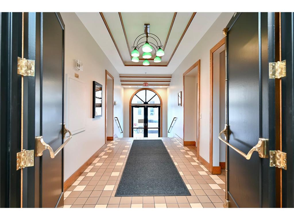 157 W 3rd Street Winona MN 55987 6730405 image4