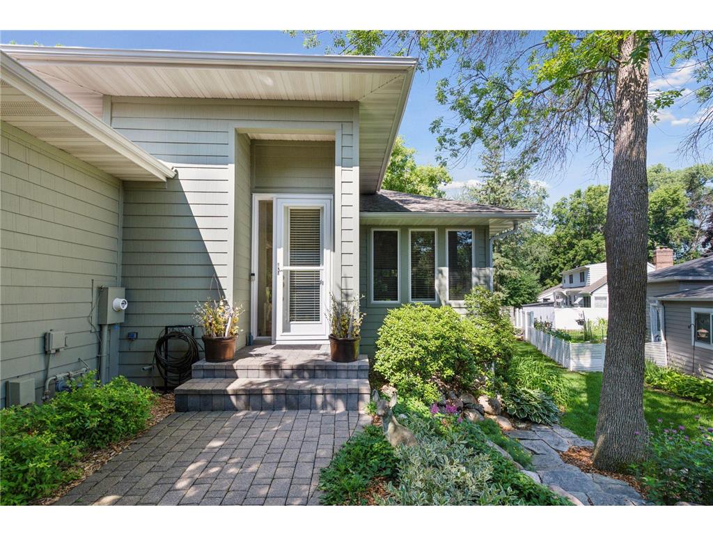 15703 Sussex Drive Minnetonka MN 55345 7021155 image1